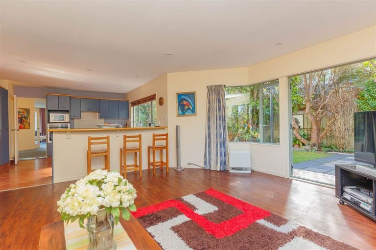Photo of property in 6 Gresford Place, Churton Park, Wellington, 6037