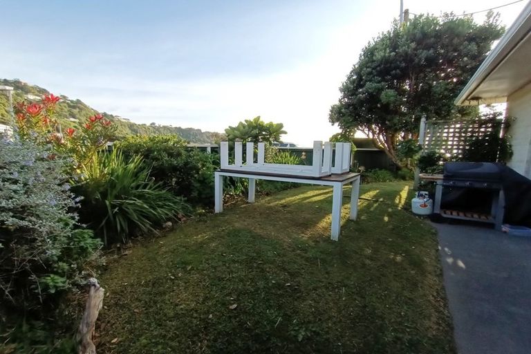 Photo of property in 73 Marine Parade, Seatoun, Wellington, 6022