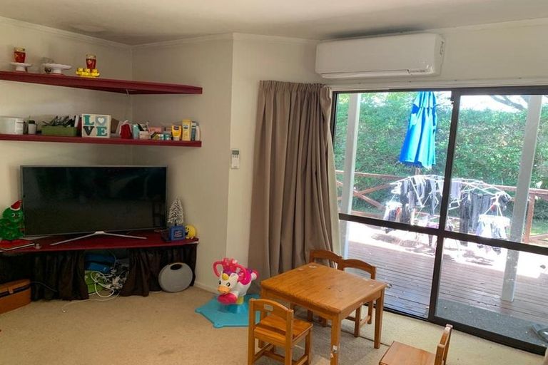 Photo of property in 1/7 Waverley Avenue, Glenfield, Auckland, 0629