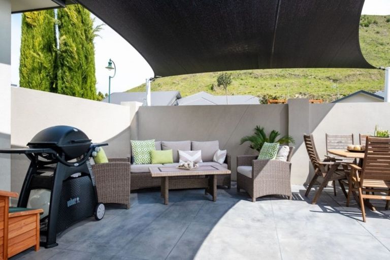 Photo of property in 3 Pinotage Drive, Greenmeadows, Napier, 4112