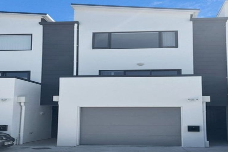 Photo of property in 45 Tima Lane, Mangere Bridge, Auckland, 2022