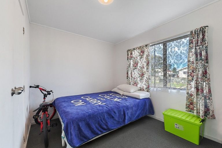 Photo of property in 2/31 Solveig Place, Randwick Park, Auckland, 2105