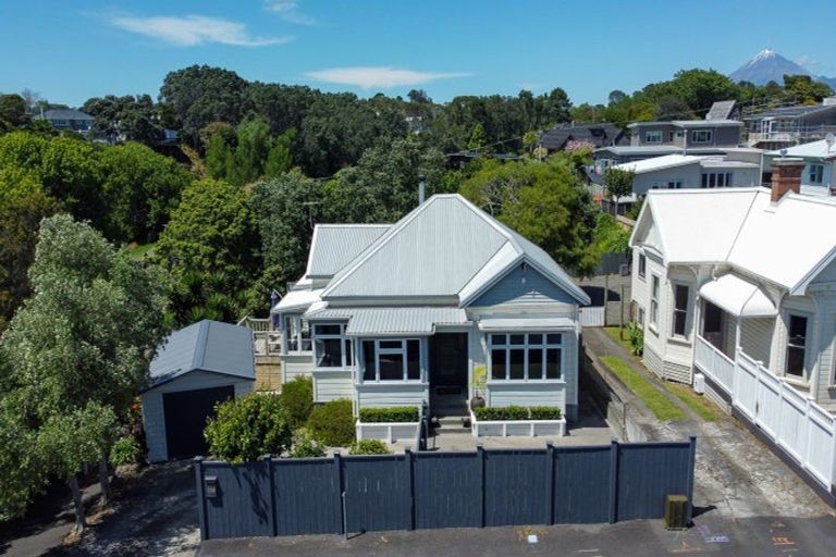Photo of property in 420 Devon Street East, Strandon, New Plymouth, 4312