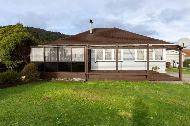 Photo of property in 96 Hall Street, Cobden, Greymouth, 7802