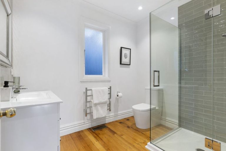 Photo of property in 16 Fenton Terrace, Cockle Bay, Auckland, 2014