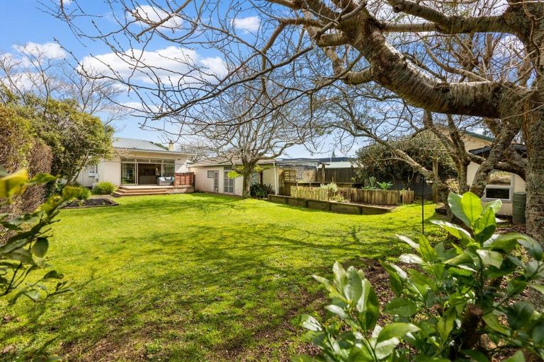 Photo of property in 121 Govett Avenue, Frankleigh Park, New Plymouth, 4310