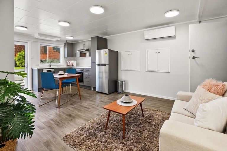 Photo of property in 35 Hillcrest Road, Hillcrest, Hamilton, 3216