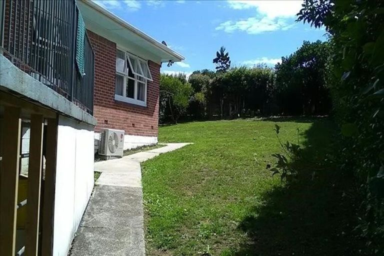 Photo of property in 5 Plumley Crescent, Mangere, Auckland, 2022