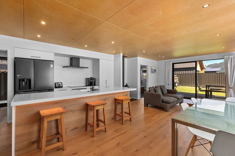 Photo of property in 28 Dunn Street, Lake Hawea, 9382