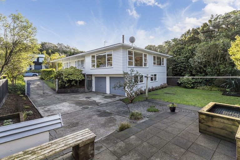 Photo of property in 108 Oriel Avenue, Tawa, Wellington, 5028