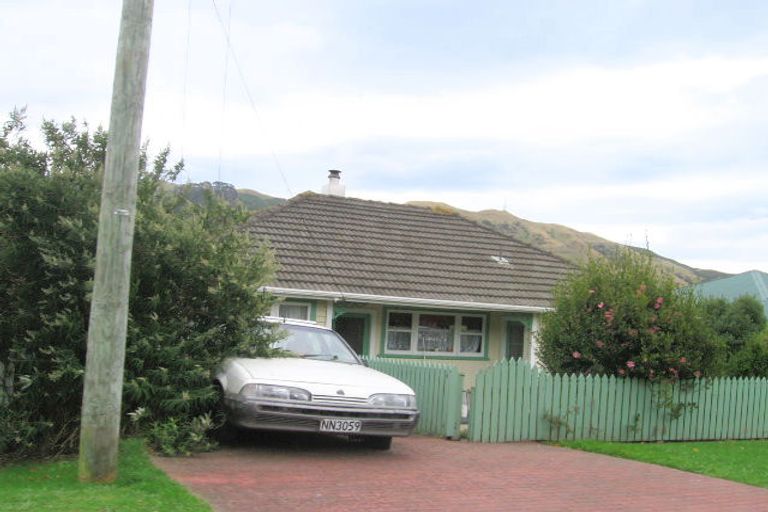 Photo of property in 45 Handyside Street, Tawa, Wellington, 5028