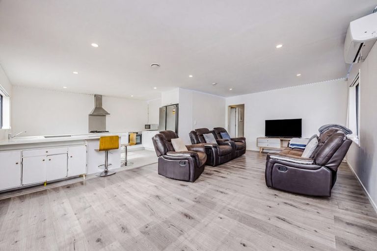 Photo of property in 22a Lincoln Park Avenue, Massey, Auckland, 0614
