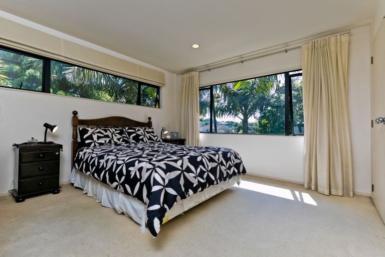 Photo of property in 2/17 Sartors Avenue, Northcross, Auckland, 0630