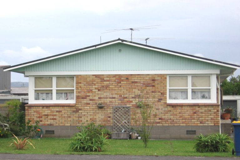 Photo of property in 122a Te Atatu Road, Te Atatu South, Auckland, 0610