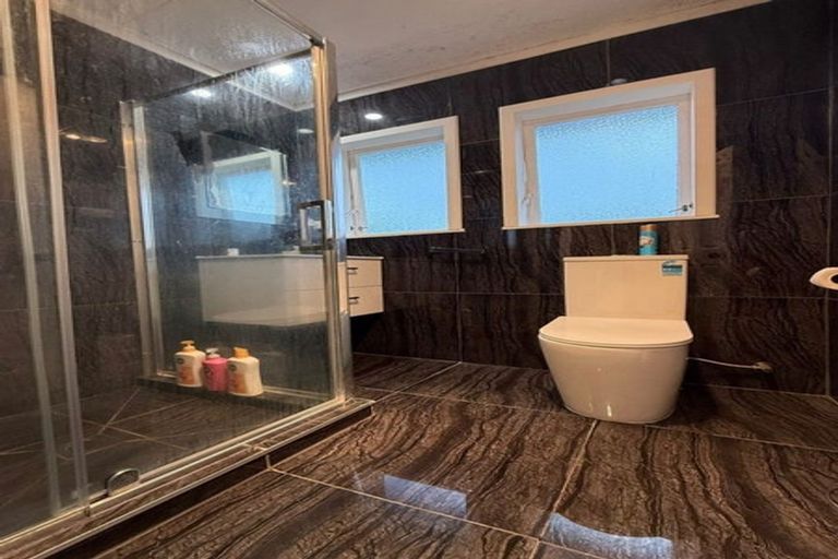 Photo of property in 4 Beaubank Road, Kelston, Auckland, 0602