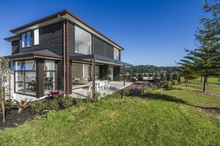 Photo of property in 18 Lucas Creek Way, Albany, Auckland, 0632