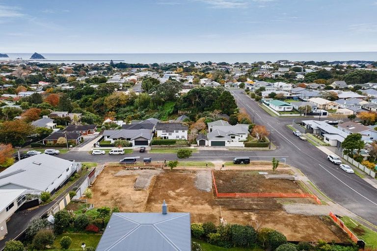 Photo of property in 16 Dartmoor Avenue, Westown, New Plymouth, 4310