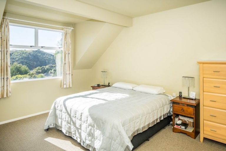 Photo of property in 24 Sailmaker Close, Whitby, Porirua, 5024