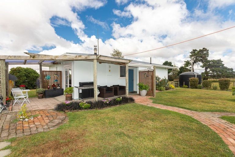 Photo of property in 881 Cowper Road, Dannevirke, 4976