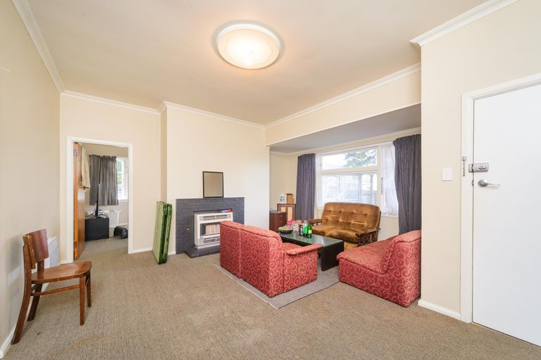 Photo of property in 5 Pahiatua Street, Hokowhitu, Palmerston North, 4410
