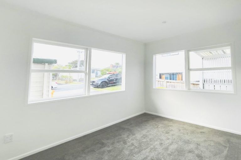 Photo of property in 18a Sylvan Crescent, Te Atatu South, Auckland, 0610