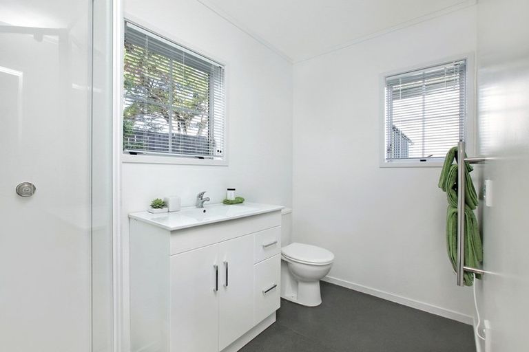 Photo of property in 2/16 Jutland Road, Hauraki, Auckland, 0622
