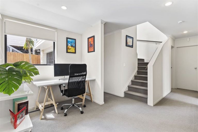 Photo of property in 48a Lewisham Street, Highland Park, Auckland, 2010