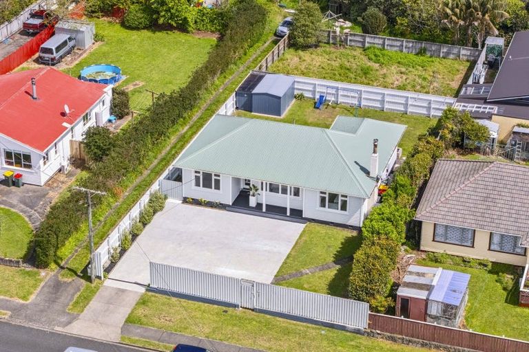 Photo of property in 130 Seaview Road, Westown, New Plymouth, 4310