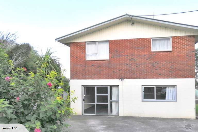 Photo of property in 143 Waimumu Road, Massey, Auckland, 0614