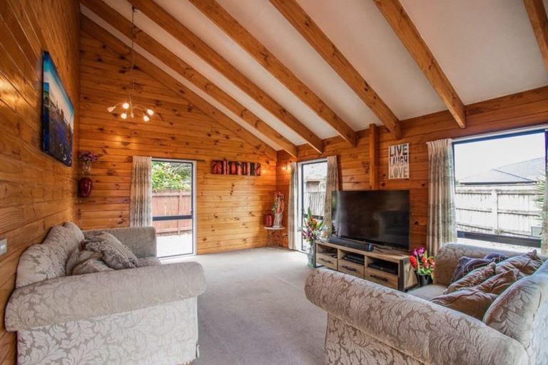 Photo of property in 18 Wood Leigh, Paraparaumu Beach, Paraparaumu, 5032