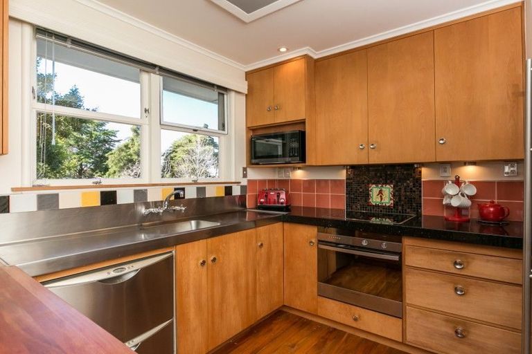 Photo of property in 12 Ormond Road, Hospital Hill, Napier, 4110