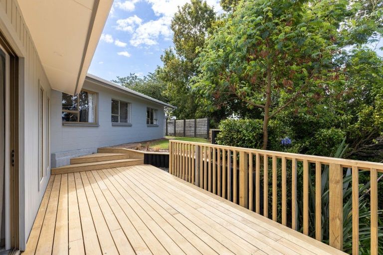 Photo of property in 9 Fairview Place, Westown, New Plymouth, 4310