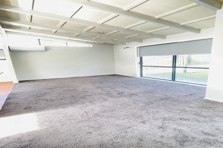 Photo of property in 40 Woodside Road, Massey, Auckland, 0614