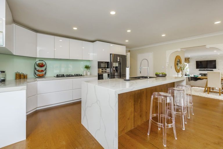 Photo of property in 10 St Elmo Rise, Shamrock Park, Auckland, 2016