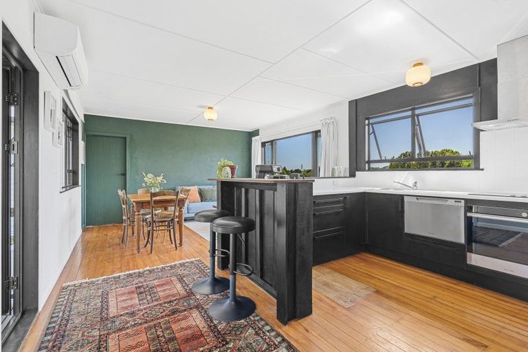 Photo of property in 70 Saxton Road, Upper Vogeltown, New Plymouth, 4371