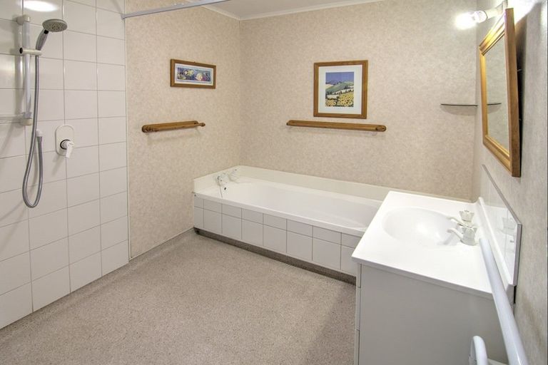 Photo of property in 6 Hogg Crescent, Masterton, 5810