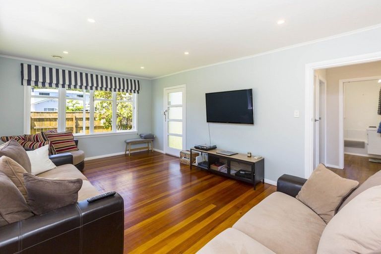 Photo of property in 32 Heretaunga Square, Silverstream, Upper Hutt, 5019