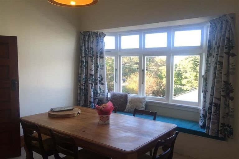 Photo of property in 37 Dorking Road, Brooklyn, Wellington, 6021