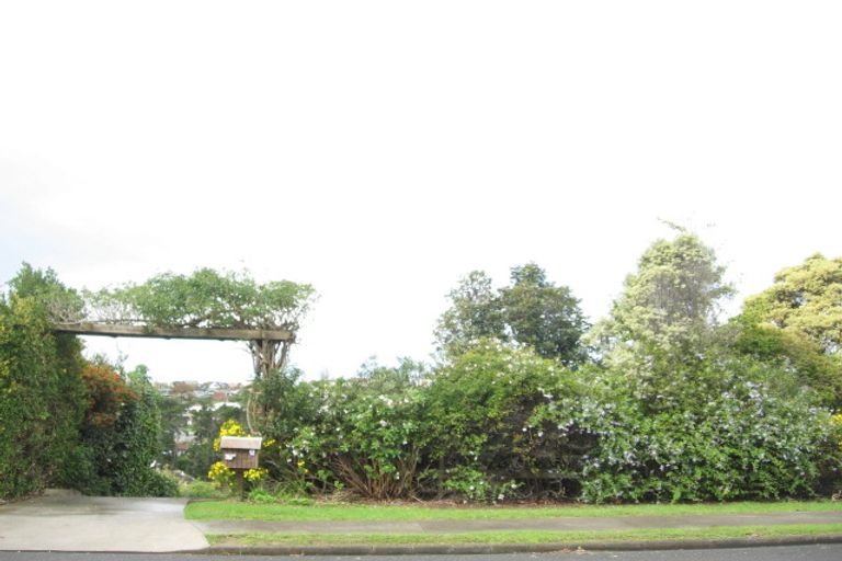 Photo of property in 43 Haseler Crescent, Howick, Auckland, 2014