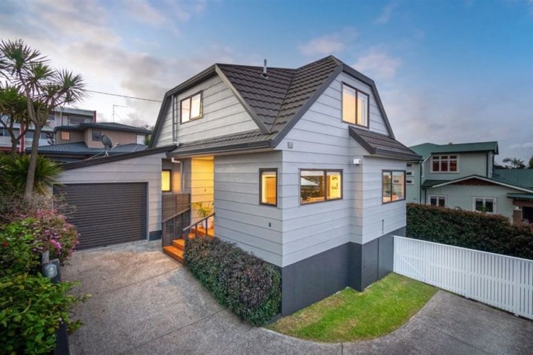 Photo of property in 3/211 Onewa Road, Birkenhead, Auckland, 0626