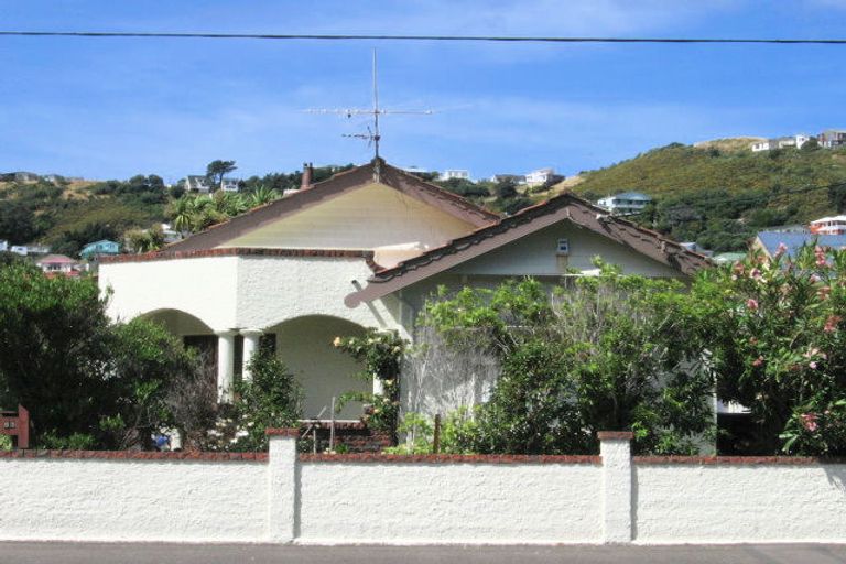 Photo of property in 83 Derwent Street, Island Bay, Wellington, 6023