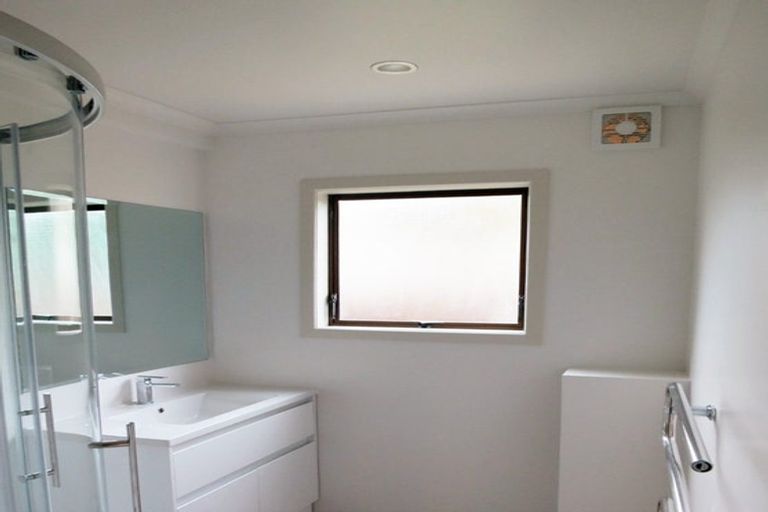 Photo of property in 24 Latham Avenue, Pakuranga, Auckland, 2010