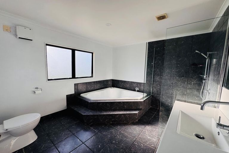 Photo of property in 69 Royal Oak Drive, Kelvin Grove, Palmerston North, 4414