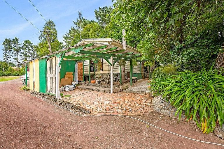 Photo of property in 65 Annett Road, Kumeu, 0891