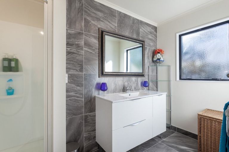 Photo of property in 325c Oceanbeach Road, Mount Maunganui, 3116