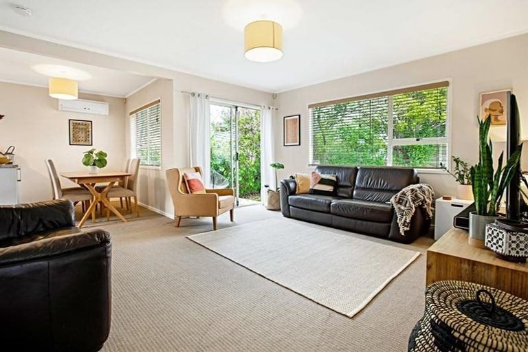 Photo of property in 1 Brunner Road, Glen Eden, Auckland, 0602