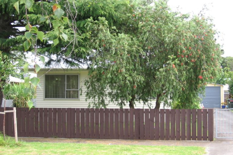 Photo of property in 5 Calvin Place, Avondale, Auckland, 1026