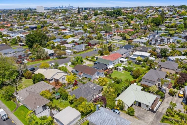 Photo of property in 1/12 Phillip Parade, Forrest Hill, Auckland, 0620