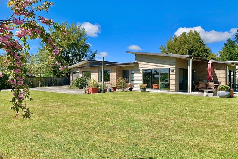 Photo of property in 8 Latham Stubbs Crescent, Waipawa, 4210