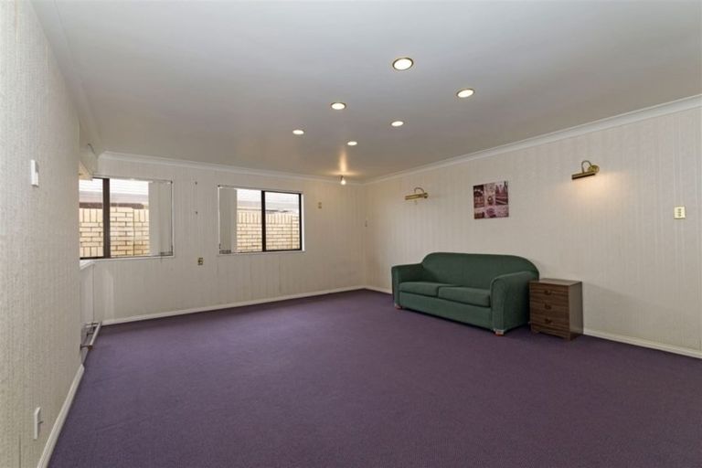 Photo of property in 3 Whiting Grove, West Harbour, Auckland, 0618